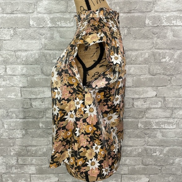 Moodie Black Floral Smocked Top - Picture 3 of 6